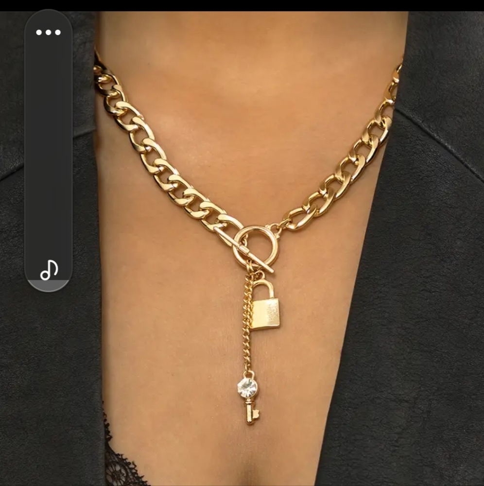 *3 For $10 Item🌟🆕️ Gold Colored Lock & Key Necklace